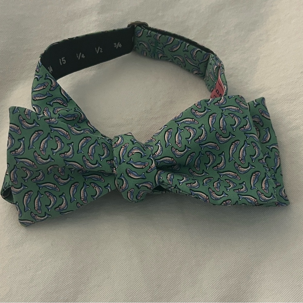 Vineyard Vines Silk Fish Green Blue Pink Bow Tie adjustable perfect for EASTER